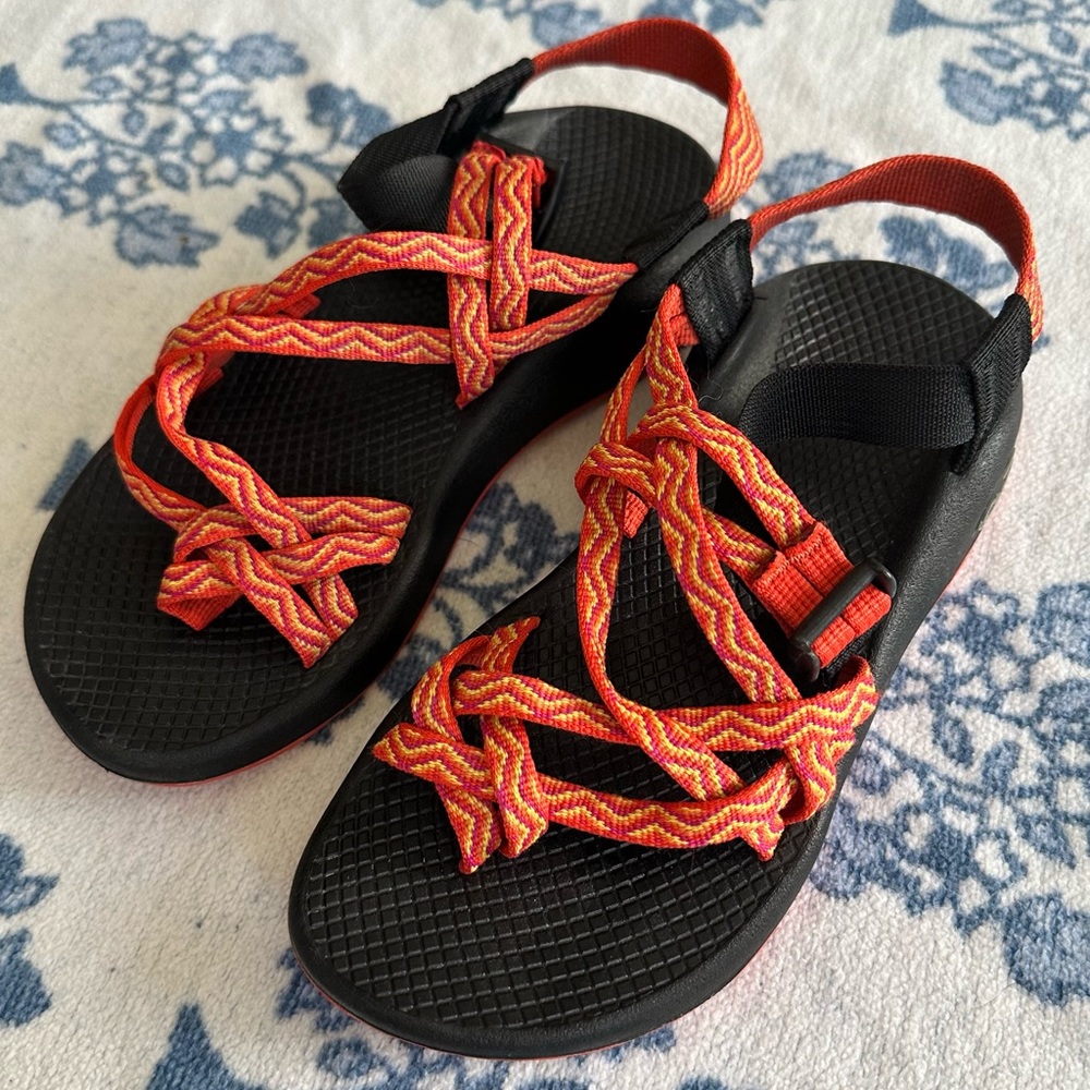 Chacos ZX2 Women’s Size 6 | Double Strap in Vibrant Coral